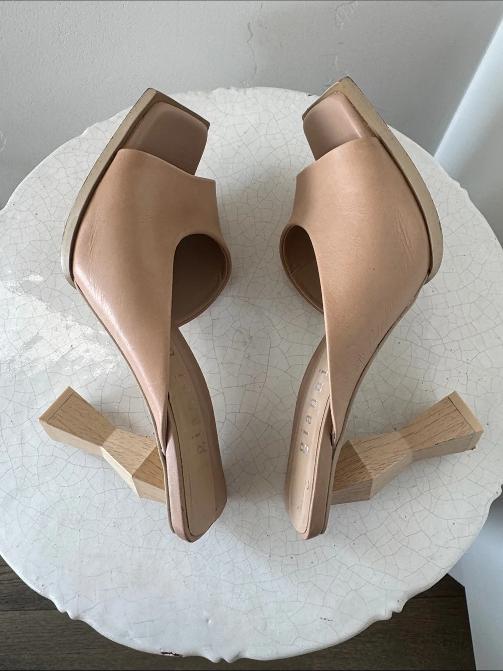 Gianni Bini Nude Sand Square-Toe Leather Open Toe Faux Wooden Carved Heel Sz 6.5